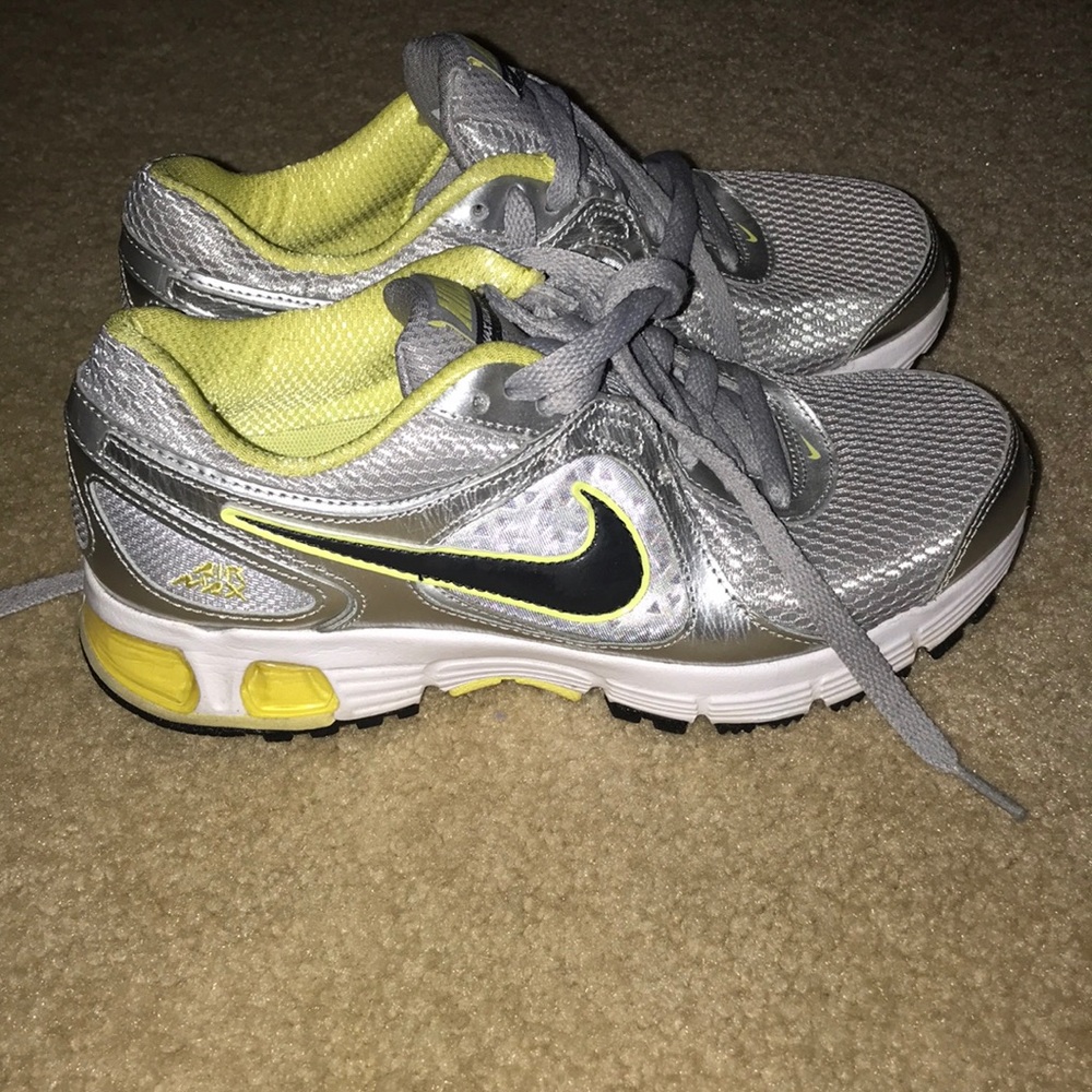 Nike tennis shoes